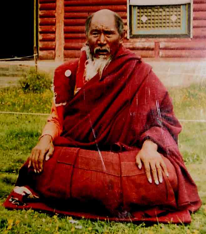Khenpo Munsel in meditation